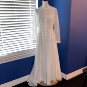 👰 Vintage 1970s Cream Lace Wedding Gown – Mock Neck – Bishop Sleeves